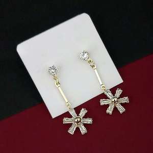 Urthn จี้ชุบทองดีไซน์ทางศาสนาทันสมัยห้อยรูปหัวใจประดับมุกทองแดงทำจากไทเทเนียมต่างหูแฟชั่นแบบห้อยสำหรับงานปาร์ตี้ - Product Image 1