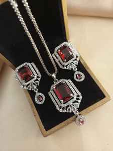 MANUFACTURER AND SUPPLIER JEWELRY SETS WHOLESALE STYLISH LUXURY JEWELRY SET FOR WOMEN PART WEAR WEDDING WEAR JEWELRY - Product Image 2