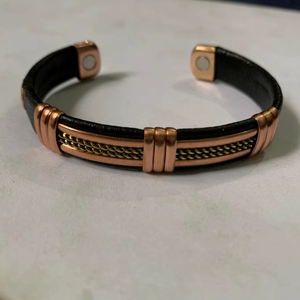 Brazalete Magnético de Latón de Alta Calidad con Forma de Bola para Unisex con Ajuste Ajustable para Fiestas - Product Image 1