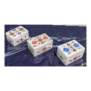 Hermoso diseño simple Mármol blanco de la mejor calidad con una encantadora caja de joyería con forma de rectángulo floral de decoración y propósito de regalo - Product Image 1