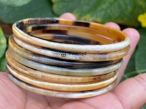 Pulseras de Cuerno Natural Hechas a Mano, Regalo Unisex de Lujo, Joyería Ética Premium, Juego de Pulseras de Tradebyd - Product Image 5