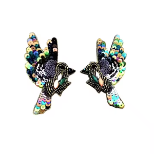 Pendientes Colgantes Bordados a Mano Multicolores con Diseño de Flores para Mujeres y Niñas, para Fiestas y Ocasiones Especiales, de la India, por MD Handicrafts - Product Image 3