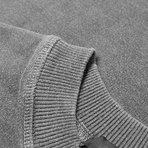 Camiseta Retro Negra Deslavada con Costuras en Contraste de 240 g/m², Camiseta de Manga Larga con Cuello Redondo, Estilo Vintage Desgastado, Sudadera para Hombre - Product Image 6