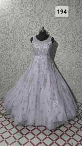 Hermoso vestido de red bordado para mujer Elección perfecta para fiestas Recepciones para bodas y celebraciones - Product Image 4