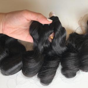 Extensiones de cabello Remy alineadas con cutícula 100% de calidad de primera calidad, rizado mágico vietnamita en color natural - Product Image 2