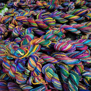 Trenzas de cinta multicolor de seda Sari cosidas a máquina hechas de tela de seda Sari reciclada - Product Image 1