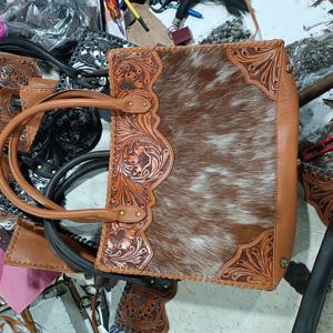 กระเป๋าหนังแท้คุณภาพสูง ทรงโท้ท สะพายข้าง พร้อมพู่ห้อย สไตล์คาวเกิร์ล โบฮีเมียน ตะวันตก พรีเมียม สำหรับฤดูใบไม้ร่วง แบบสั่งทำ - Product Image 4