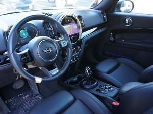 MINI Countryman Cooper S ALL4 AWD Gris 2024 Usado, Techo Solar, Arranque Remoto, Asientos de Cuero, Transmisión Automática, Ruedas Premium Izquierdas R16 - Product Image 5