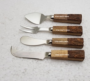 Ensemble de cuisine 3 pièces Ustensiles à fromage en résine Poignée créative et acier inoxydable avec couteau à fromage plaqué argent et épandeur - Product Image 3