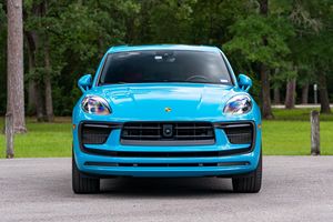 Porsche Macan S 2023 d'occasion en excellent état, V6 biturbo, transmission intégrale, bleu Miami, pack Premium Plus - Product Image 1