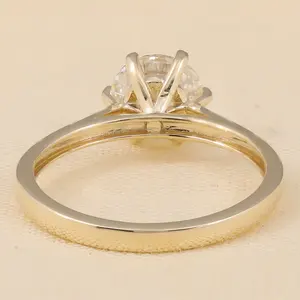 แหวนหมั้นเพชรทรงบริลเลียนต์เจียระไนแบบแล็บโกรน ตัวเรือนเงินสเตอร์ลิงชุบแพลตตินัม ความใส VS1 ตัวเลือกที่มีจริยธรรมและสง่างาม - Product Image 2