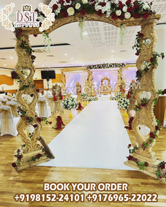 Mandap en bois classique pour événements de mariage, aspect doré, Mandap de mariage prestigieux, pour événements au Massachusetts, États-Unis - Product Image 3
