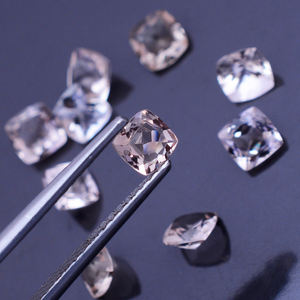 7 pièces de pêche naturelle Morganite 5x5mm coussin coupe 5.2 Cts lot Iroc ventes haute qualité Morganite lâche pierre précieuse facette US $144.8 - Product Image 6