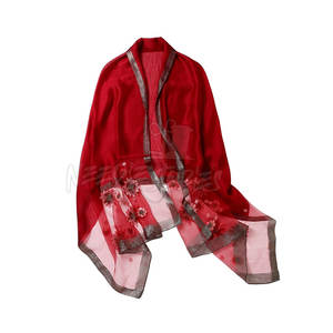 Bufanda de seda bordada a mano Premium chal ligero y acogedor diseñado para mujeres que aman la moda artística - Product Image 1