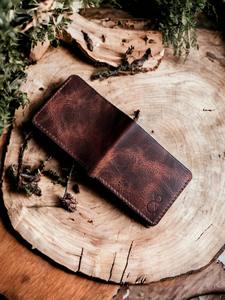 Portefeuille en cuir résistant à l'eau de la meilleure qualité avec des coutures durables et un design élégant pour les modes de vie actifs disponibles à la vente - Product Image 4