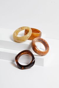 Rond de serviette décoratif en résine avec des motifs floraux élégants, idéal pour les fêtes à domicile, les mariages ou les dîners de fête - Product Image 3