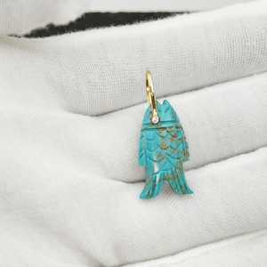 Pendentif poisson en pierre précieuse Argent sterling 925 Plaqué or 14k Charm animal sculpté Cadeau de créateur fait à la main - Product Image 2