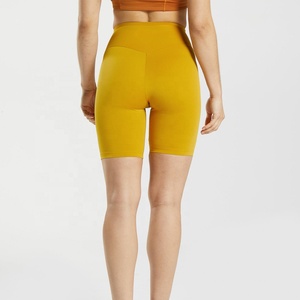 Pantalones cortos de yoga personalizados al por mayor, sublimación de calidad superior, pantalones cortos de entrenamiento físico, yoga para mujeres, entrenamiento de fitness sin costuras - Product Image 4