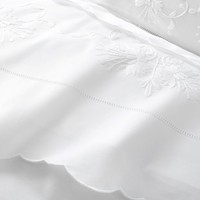 Parure de lit en coton 100% sur mesure en gros, avec ourlet festonné, motif de marguerites blanches brodées, housse de couette et taies d'oreiller pour la maison, l'hôtel, le mariage