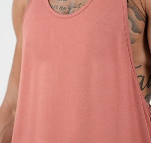 เสื้อกล้ามผู้ชายแบบน้ำหนักเบา - Product Image 2