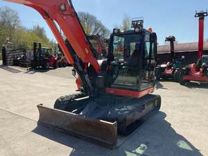 Mini-excavatrices Kubota KX040-5 à prix compétitif, qualité supérieure, machine performante avec livraison rapide - Product Image 1