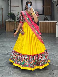 COULEUR JAUNE FANTAISIE EN SOIE DOLA DOUCE ET IMPRIMÉ ET CONTRASTE FOIL BORDER WORK LEHENGA CHOLI AVEC DUPATTA EN CETTE SAISON DE MARIAGE - Product Image 2