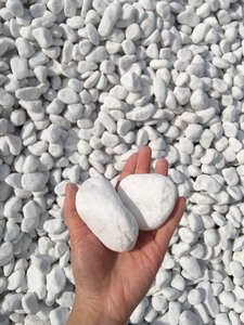 Fournisseur de puces de marbre d'application de villa de puces de pierre de gravier de galet dégringolé par roche blanche naturelle - Product Image 3