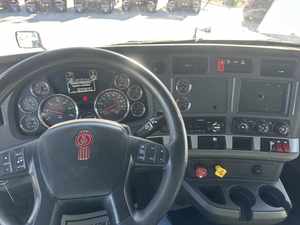 Camion semi-remorque T680 2021 d'occasion, le plus vendu, avec cabine couchette - Cabine couchette à toit moyen 450HP, prêt à l'exportation mondiale - Product Image 2