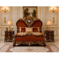 Ensemble de lit king size ravissant de style rococo, tables de chevet en teck de qualité supérieure, meubles de chambre à coucher durables et luxueux de style antique pour villas au Royaume-Uni