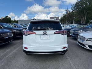 Toyota RAV4 XLE 4dr SUV Estándar de Fábrica 2018 - Product Image 2