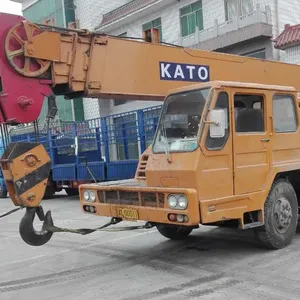 Grue Kato d'occasion fabriquée au Japon NK300E Grue de camion d'origine Kato à vendre à Shanghai grues mobiles bon marché