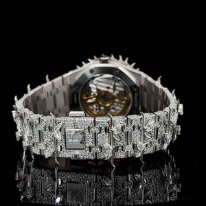 Montre audacieuse de style hip-hop avec design à pointes, diamant de laboratoire taille poire, acier inoxydable, cadran en verre de quartz, clarté VVS, certifiée IGI - Product Image 4