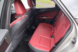 Super Clean 2025 Lexus NX Hybrid con llantas de aleación Asientos de cuero Sistema de navegación Arranque remoto Techo solar Asientos calefactables - Product Image 6