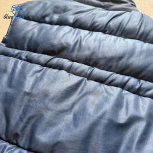 Vêtements d'extérieur d'hiver décontractés et légers pour hommes Gilet bouffant à col en V de haute qualité avec fermeture à glissière sans manches - Product Image 3