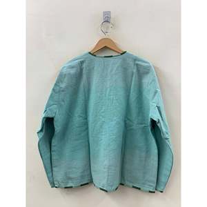 Chaqueta de algodón con apliques The Ink & for Tide en colores Seafoam y Crimson, teñida y procesada para primavera - Product Image 3