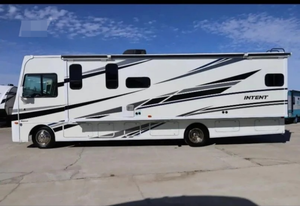 Autocaravana W-I-N-N-E-B-A-G-O RV I-N-T-E-N-T 31P Modelo 2019 USADA EN BUEN ESTADO, Alto Rendimiento, 36 pies de Largo, 2000 kg de Carga Útil, Color Oscuro, en Venta - Product Image 6