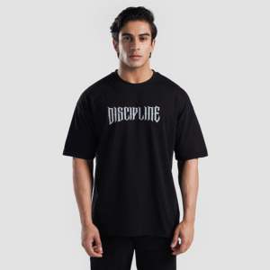 เสื้อยืด D Code ทรงลำลอง สีดำ ผ้าคอตตอนเจอร์ซีย์ 100% ระบายอากาศได้ดี พร้อมลายตัวอักษรและโลโก้ น้ำหนัก 300 กรัม ความยาวแบบสั้น - Product Image 2