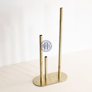 Vase de table minimaliste en laiton, support en métal à 3 tiges, fait main, haute qualité, design moderne pour mariage - Product Image 3