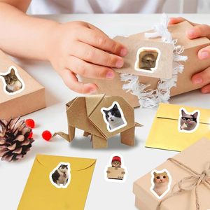 Pegatinas divertidas de PVC con diseño de gato, 500 Uds., pegatinas decorativas autoadhesivas de estilo Anime de dibujos animados para decoraciones de fiesta de cumpleaños para niños - Product Image 1