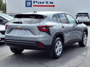 Atractivos autos Chevrolet Trax LS LS 4dr Crossover usados en venta - Product Image 3