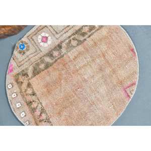 Tapis turc vintage de 2x2 pieds, tapis en laine tissé plat beige et vert avec support en latex pour décorations de salon - Product Image 5