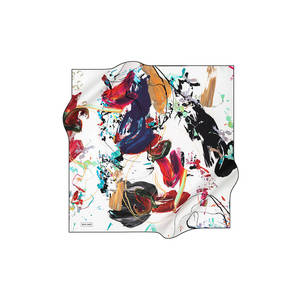 ผ้าพันคอโพลีเอสเตอร์สีขาวลายสี่เหลี่ยมพร้อมลวดลายนามธรรม - Product Image 1