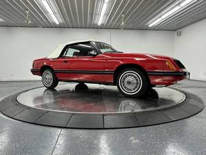 Ford Mustang GLX Coupé Rojo de 1983 Usado, Manual, Gasolina, Volante a la Izquierda, 4 Asientos, Faros Halógenos, Neumáticos R15 - Product Image 3