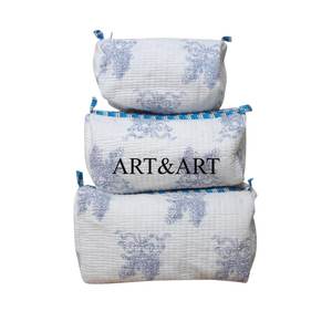 Juego de Bolsas de Maquillaje de Viaje Cosméticas de Algodón con Estampado Floral Elegante, Juego de Tres Bolsas Acolchadas con Cierre y Borla Ecológicas - Product Image 1