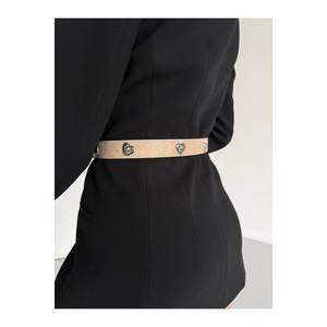 Cinturón de Mujer con Hebilla Cuadrada y Adorno de Corazón, para Pantalones, Chaquetas, Camisas y Vestidos - Beige-Negro - Product Image 5
