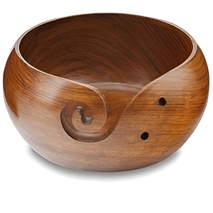 Bols à tricoter et à crocheter en bois modernes avec sculpture en filet et design Bol à fil en bois de rose fabriqué à la main et écologique - Product Image 4