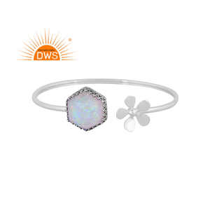 Bague ajustable en argent sterling oxydé fait main avec opale de feu synthétique blanche et rouge, fabricant de bijoux sur mesure - Product Image 1