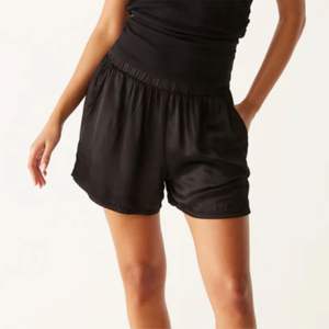 Pantalones cortos de pijama de satén sedoso para mujer-Ideal para dormir cómodo, ligero y fresco para las noches de verano - Product Image 5