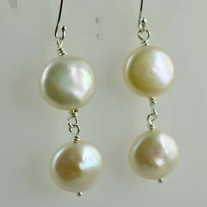 Pendientes Colgantes Hechos a Mano en Plata de Ley 925 con Perlas de Agua Dulce Auténticas en Forma de Bola, Regalo de Cumpleaños para Ella - Product Image 2