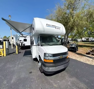 Mejor Oferta: Autocaravana/Remolque de Viaje T-h-o-r F-r-e-e-d-o-m E-l-i-t-e 19H-X-C 2023 2024 Usada en Excelentes Condiciones - Product Image 5